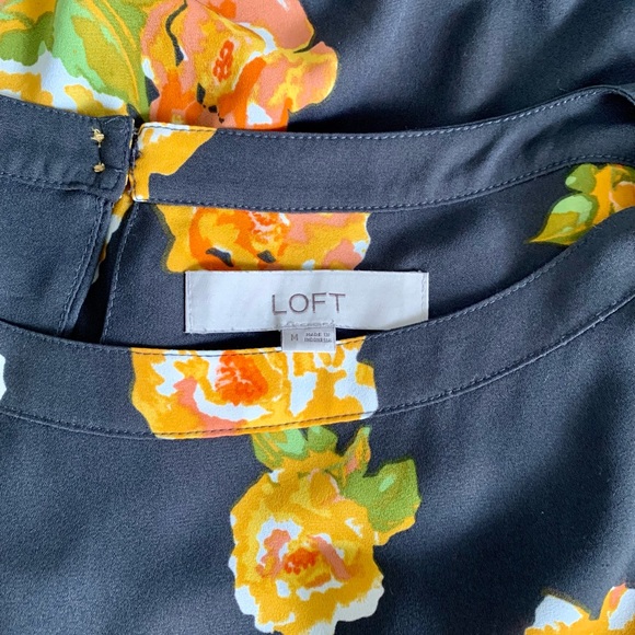 GUC Loft Pleated Cuff Peony Top Size: M - Picture 3 of 6